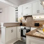 Prelude 2br Naxos Town Center Near Daire *