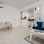 Prelude 2br Naxos Town Center Near Апартаменты