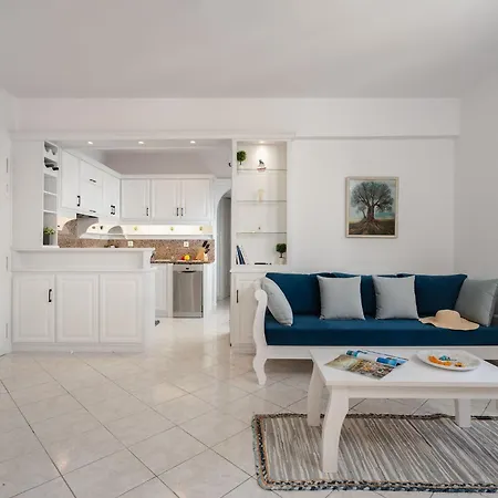 Prelude 2br Naxos Town Center Near شقة *