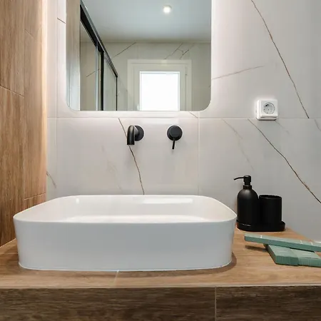 Prelude 2br Naxos Town Center Near شقة *